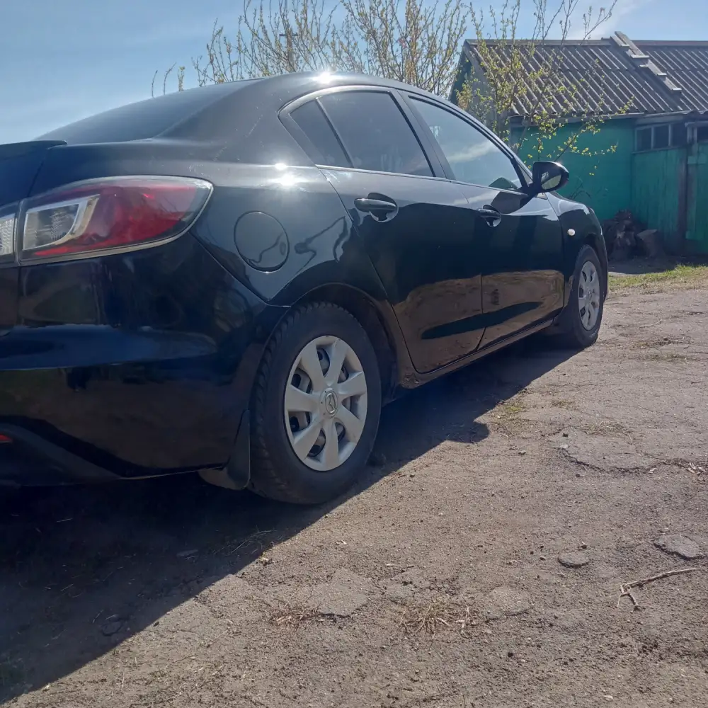 Mazda 3 — фото 1 из 6
