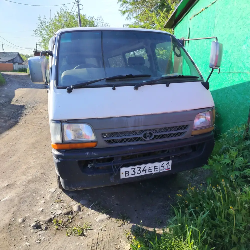 Toyota HiAce — фото 1 из 5