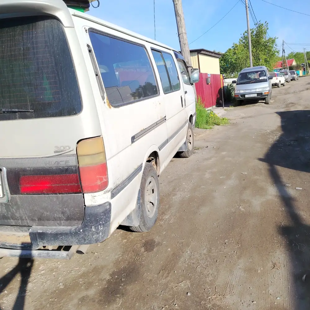 Toyota HiAce — фото 2 из 5