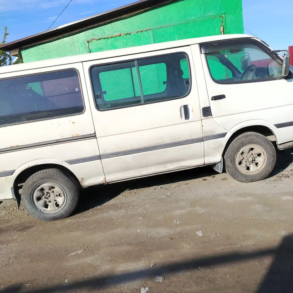 Toyota HiAce — фото 3 из 5