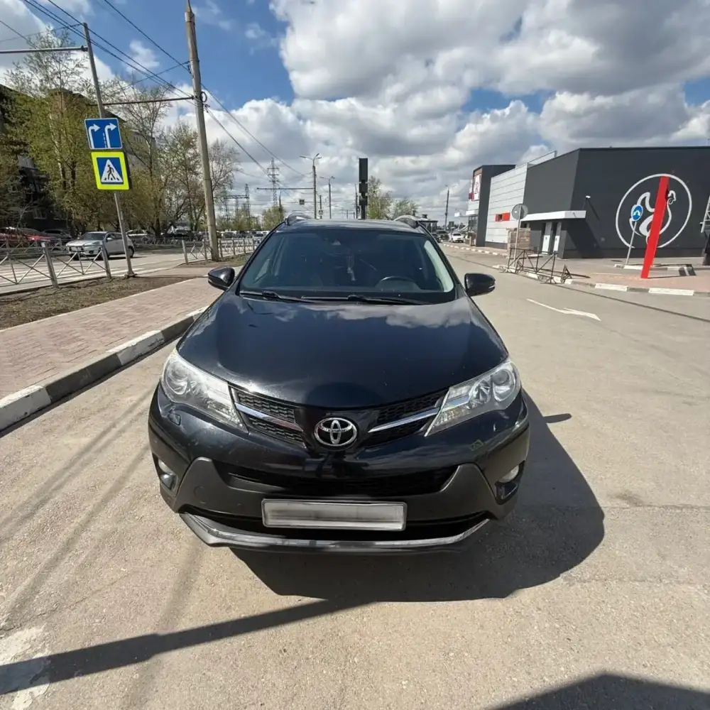 Toyota RAV4 — фото 1 из 6