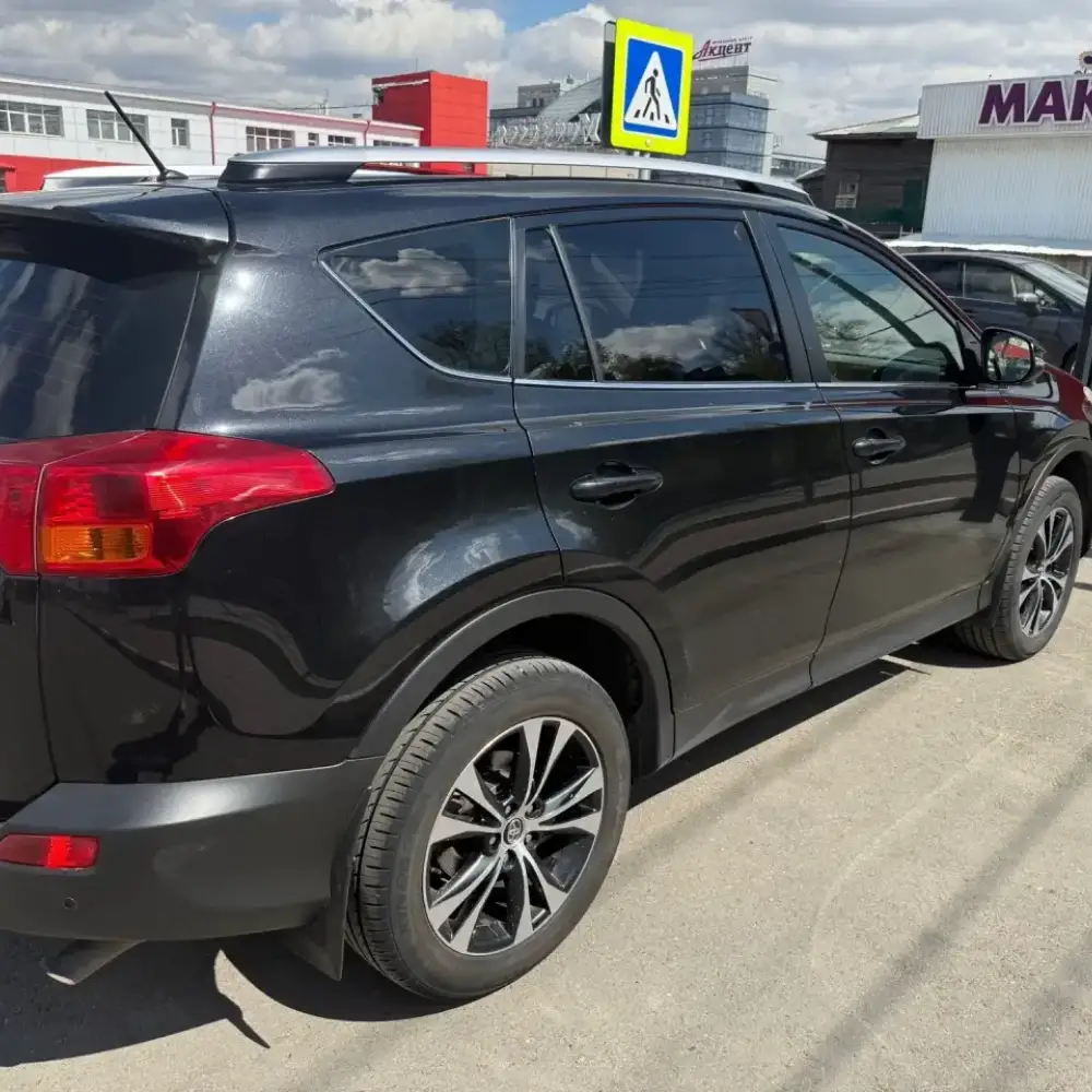 Toyota RAV4 — фото 2 из 6