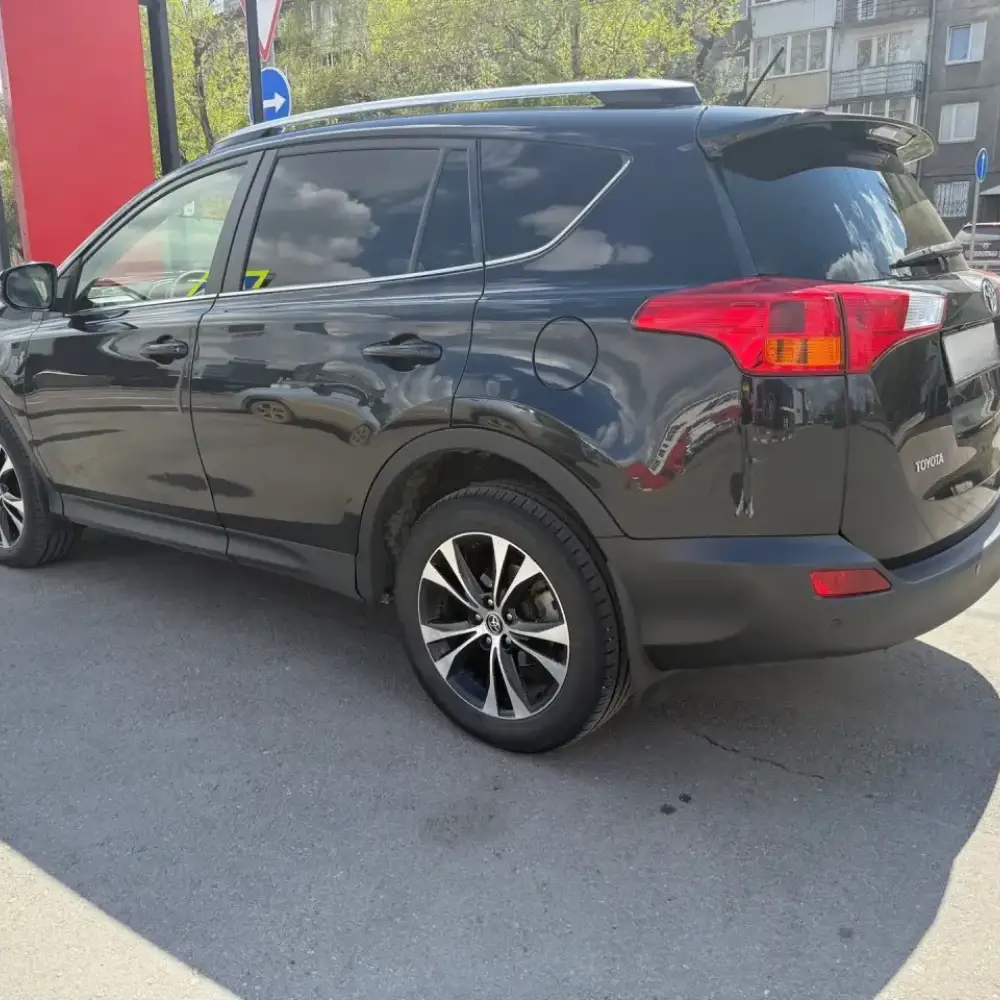 Toyota RAV4 — фото 3 из 6