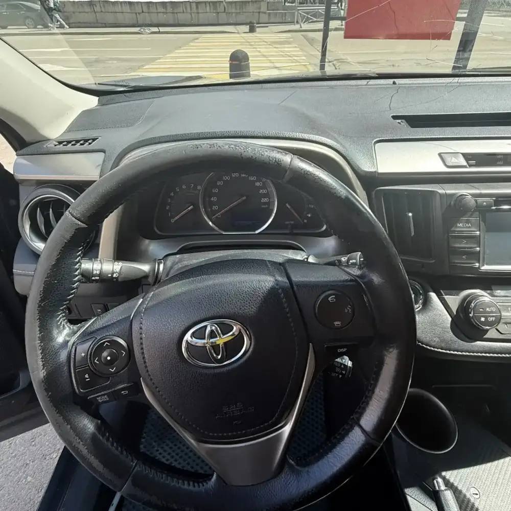 Toyota RAV4 — фото 4 из 6