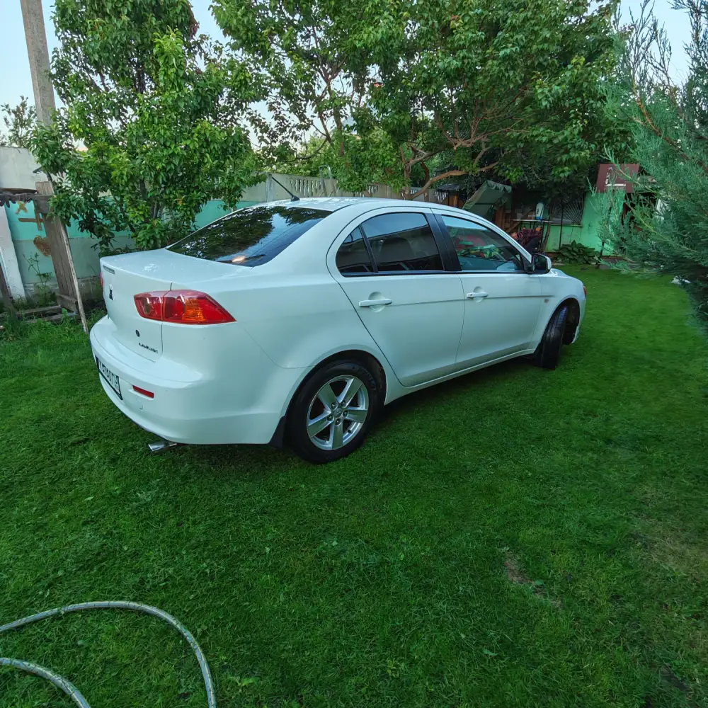 Mitsubishi Lancer — фото 3 из 6