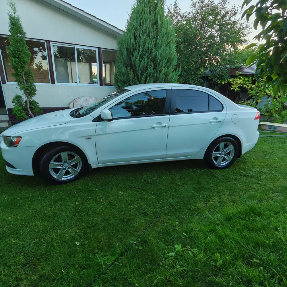 Mitsubishi Lancer — фото 6 из 6