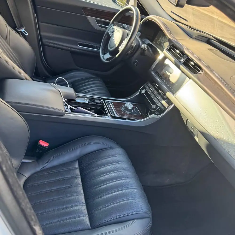 Jaguar XF — фото 2 из 2