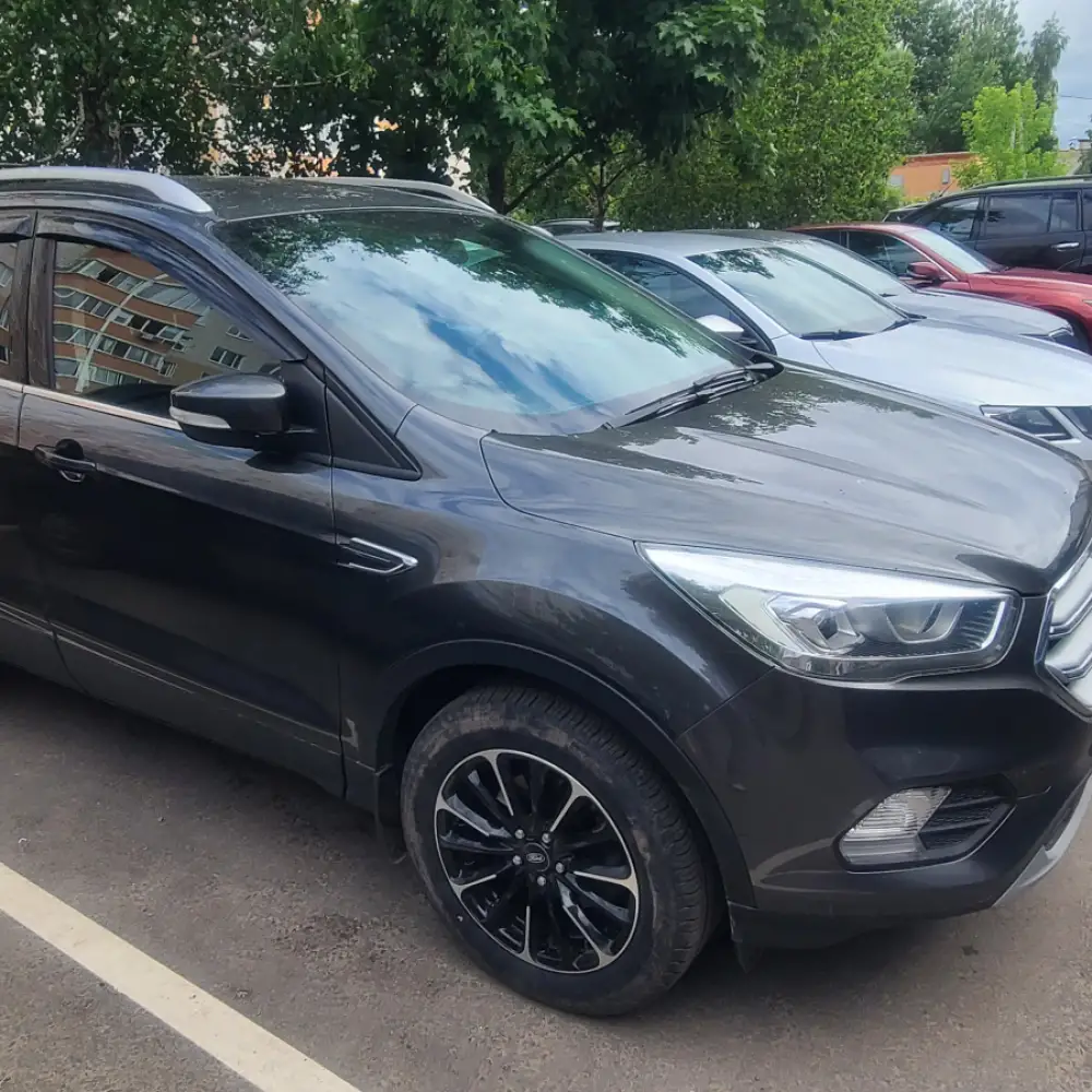 Ford Kuga — фото 1 из 6