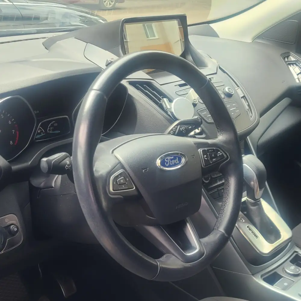 Ford Kuga — фото 4 из 6