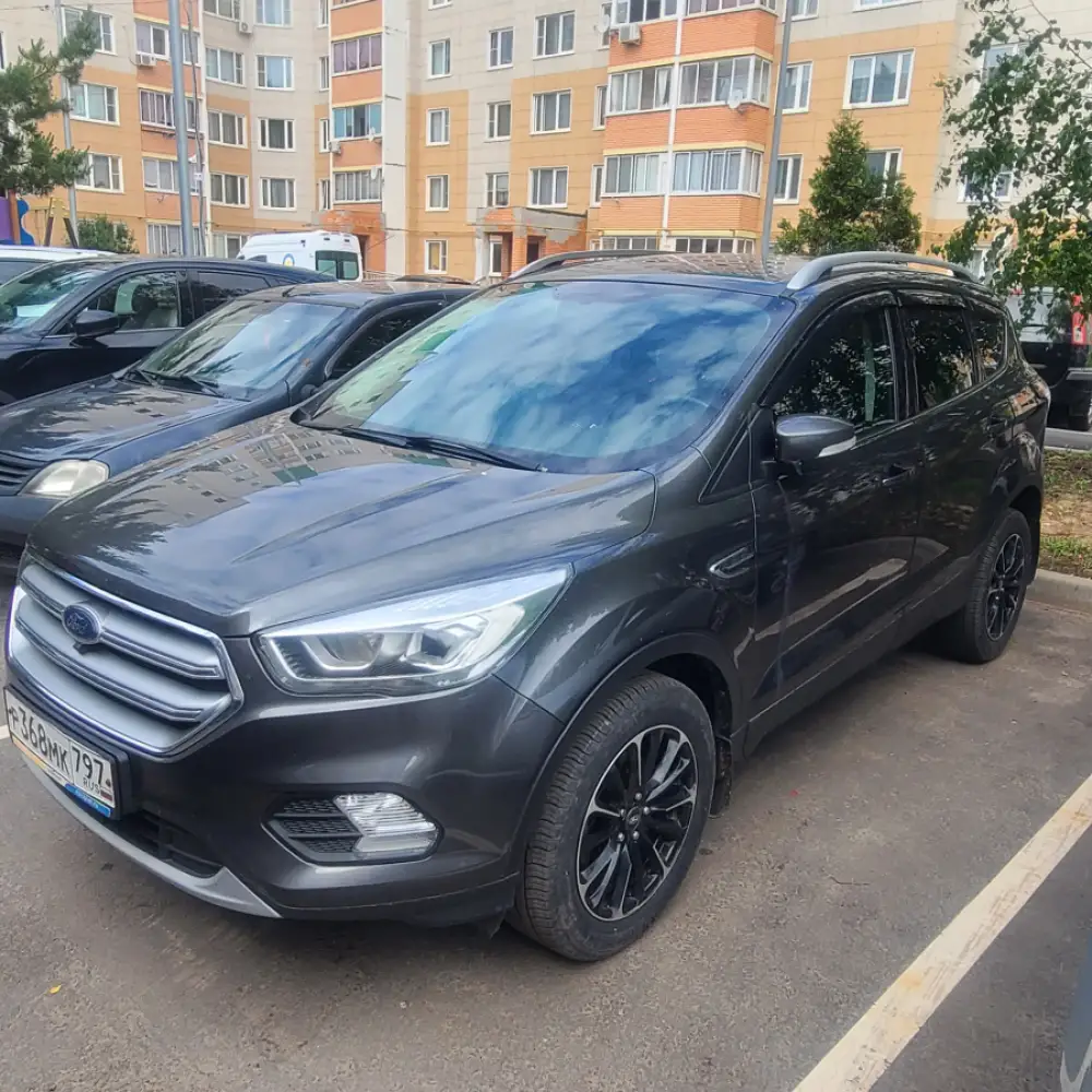 Ford Kuga — фото 5 из 6