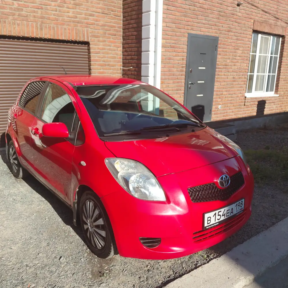 Toyota Yaris — фото 1 из 6