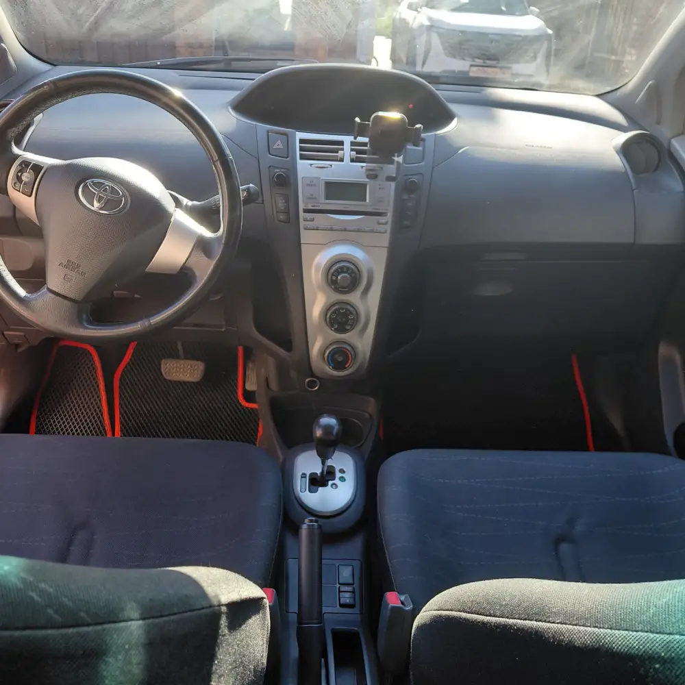 Toyota Yaris — фото 5 из 6