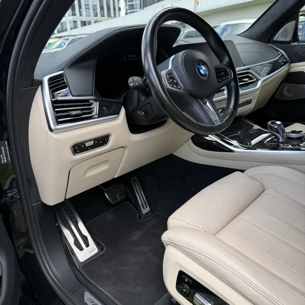 BMW X7 — фото 6 из 6