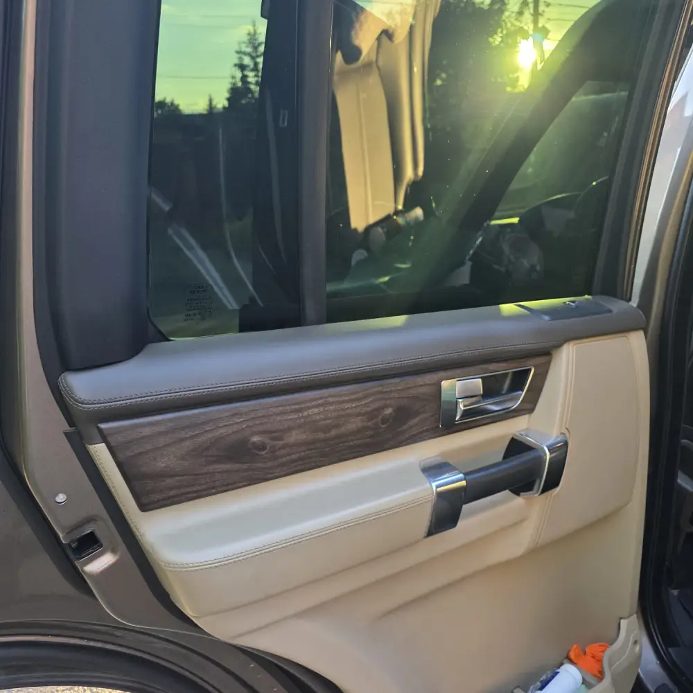 Land Rover Discovery — фото 6 из 6