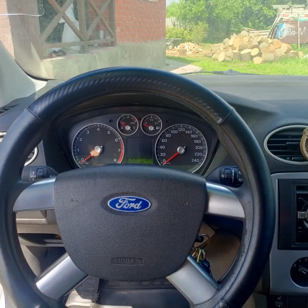 Ford Focus — фото 6 из 6