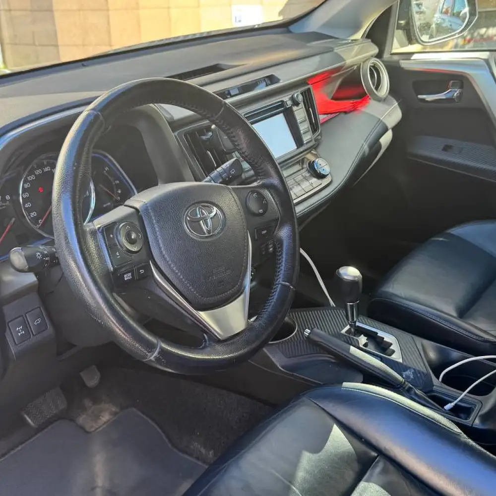 Toyota RAV4 — фото 2 из 6
