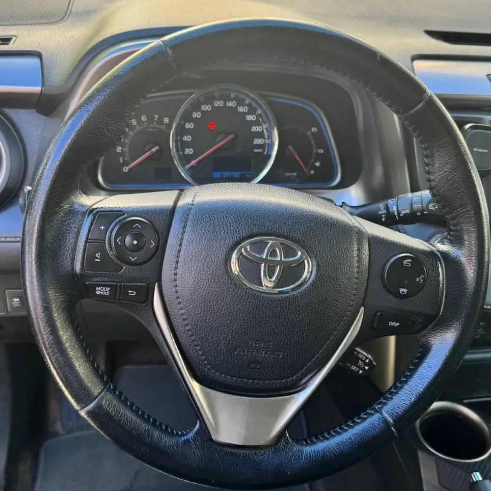 Toyota RAV4 — фото 4 из 6