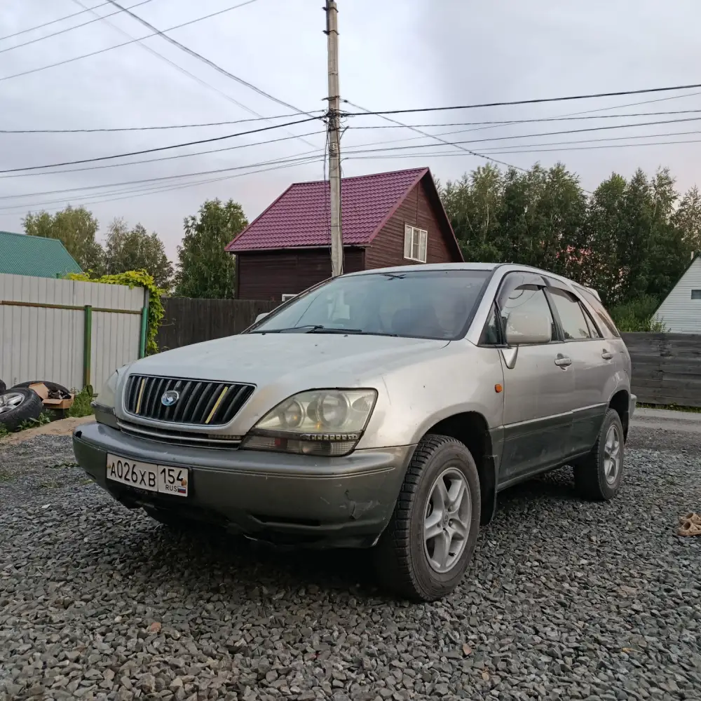 Toyota Harrier — фото 1 из 4