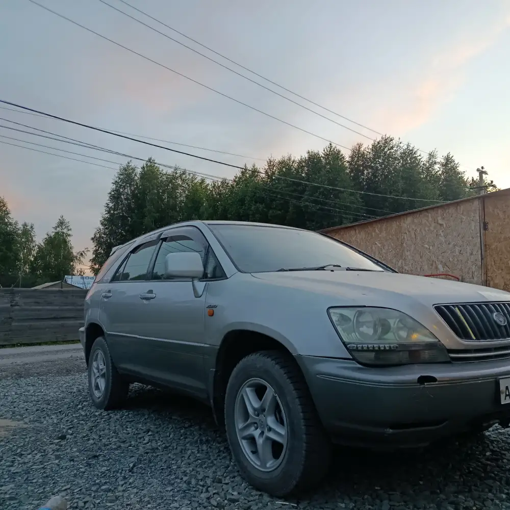 Toyota Harrier — фото 2 из 4