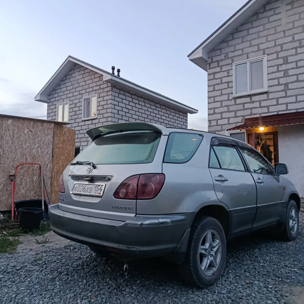 Toyota Harrier — фото 3 из 4