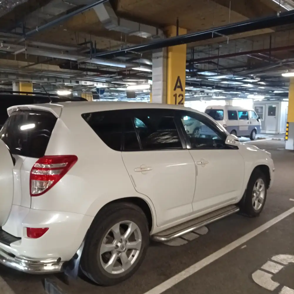 Toyota RAV4 — фото 1 из 4