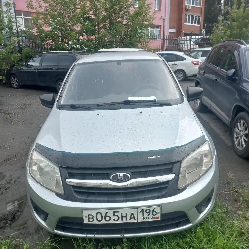 Lada Granta — фото 2 из 3