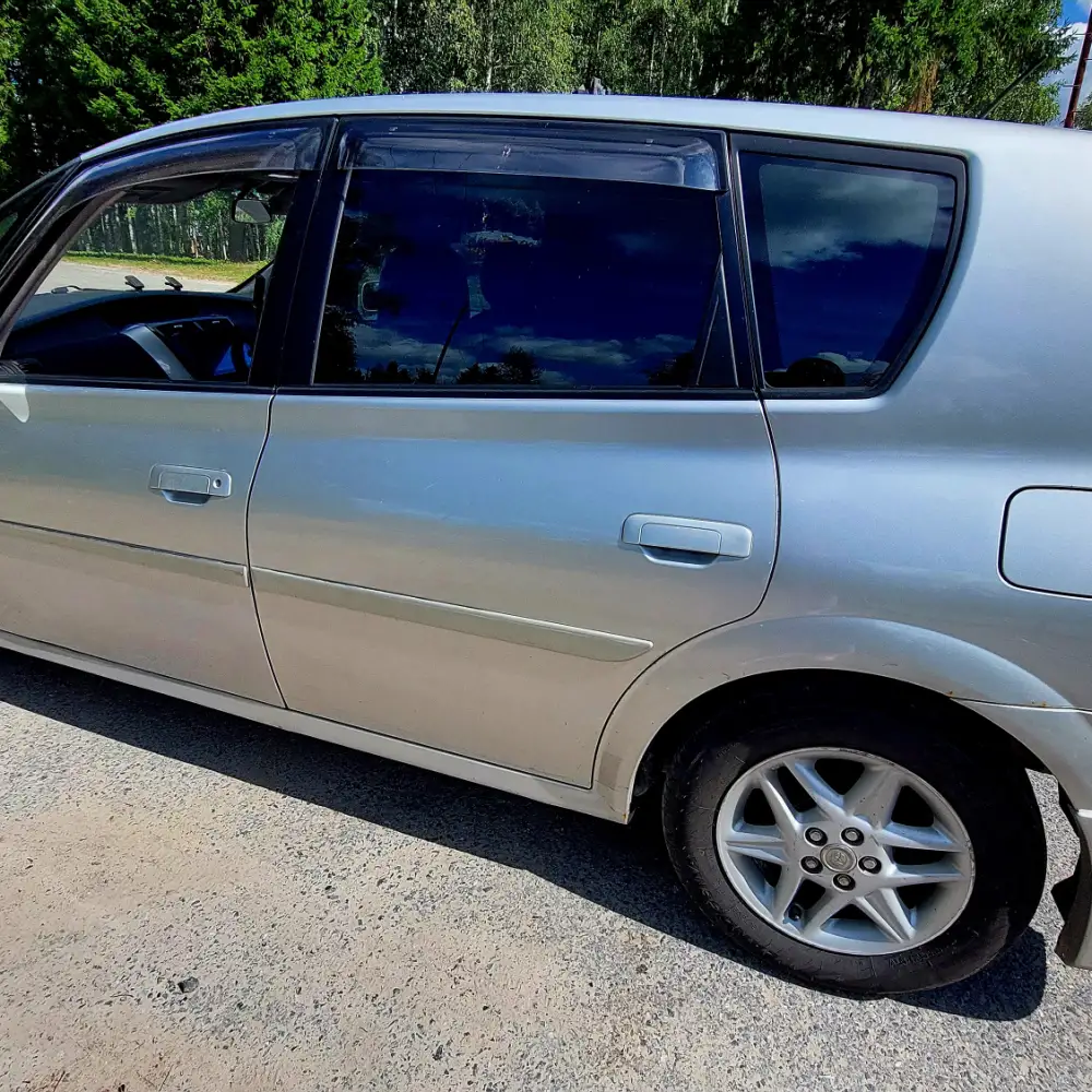 Toyota Opa — фото 6 из 6