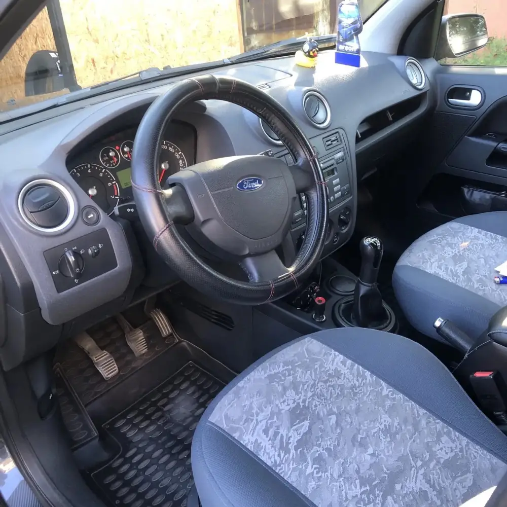 Ford Fusion — фото 5 из 6