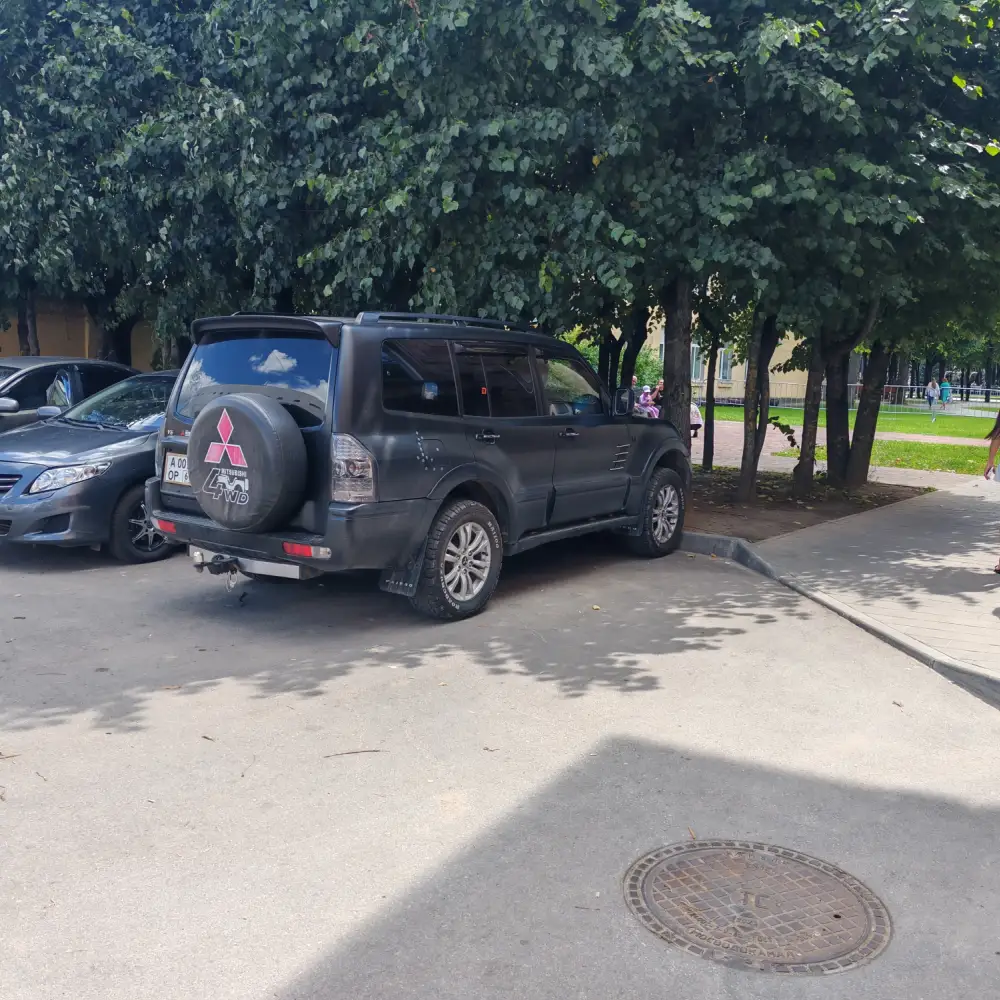 Mitsubishi Pajero — фото 1 из 6