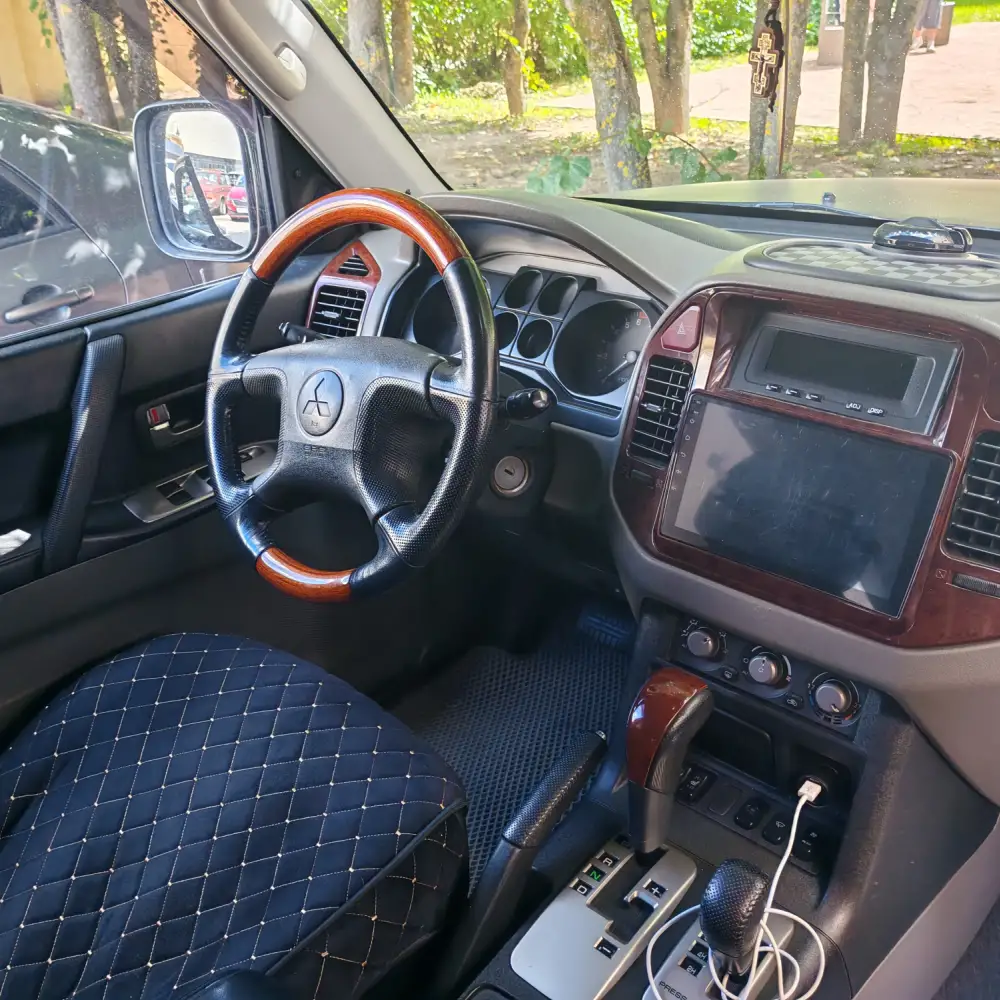Mitsubishi Pajero — фото 4 из 6