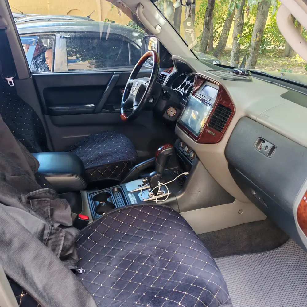 Mitsubishi Pajero — фото 5 из 6
