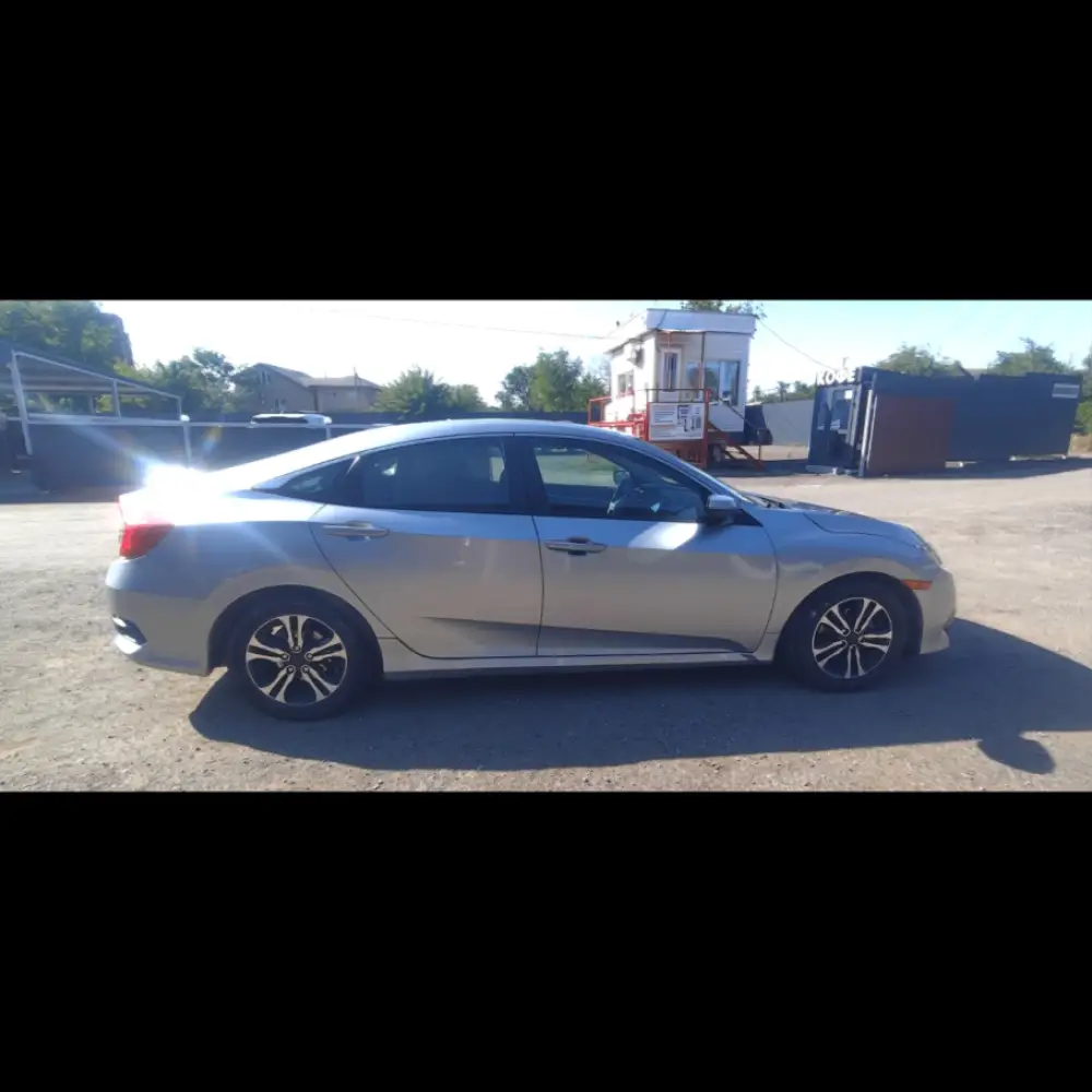 Honda Civic — фото 5 из 6