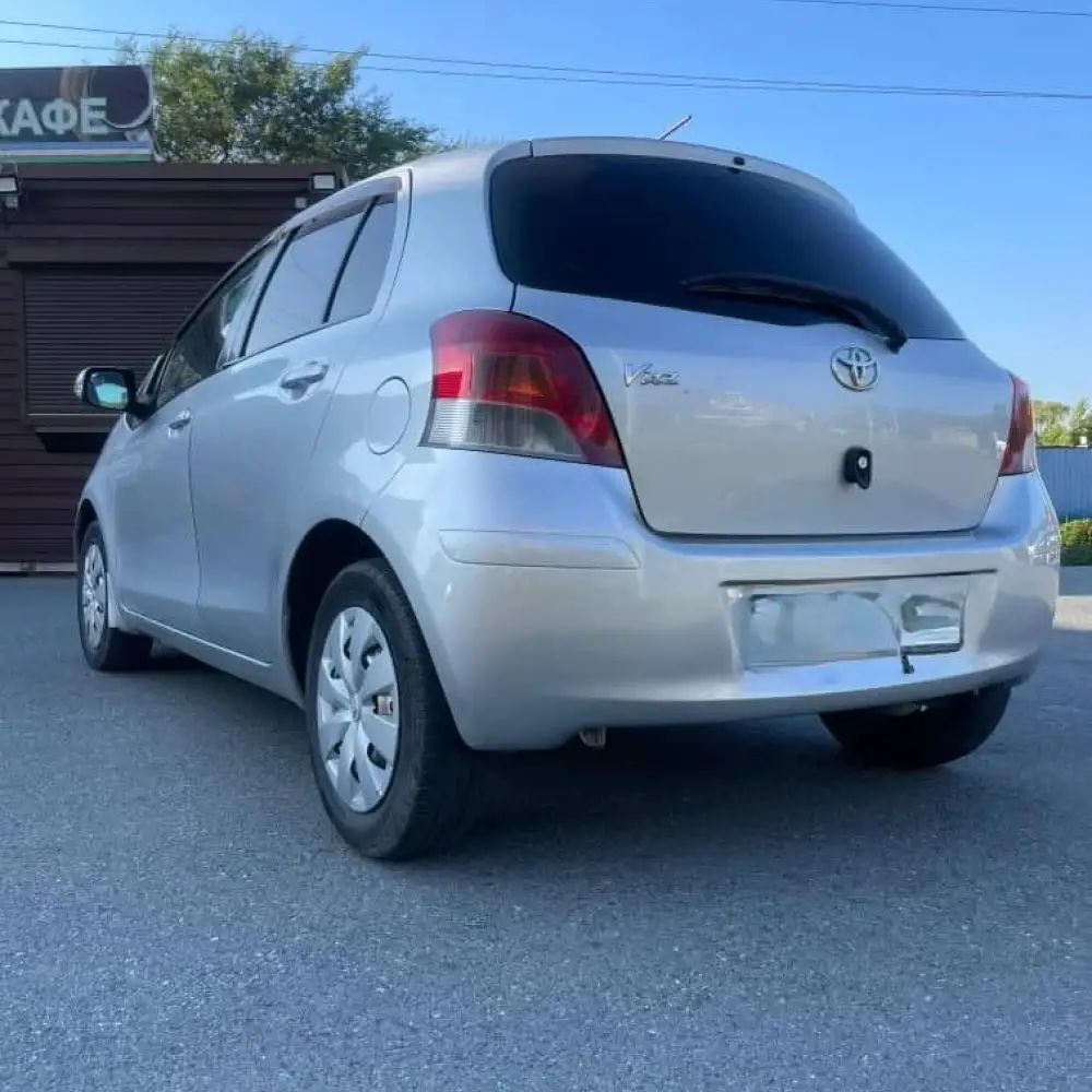 Toyota Vitz — фото 2 из 6