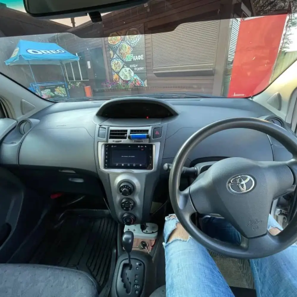 Toyota Vitz — фото 5 из 6