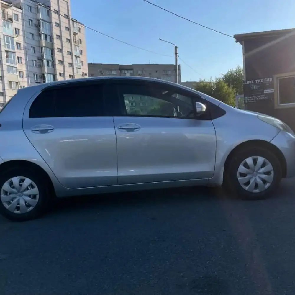 Toyota Vitz — фото 6 из 6