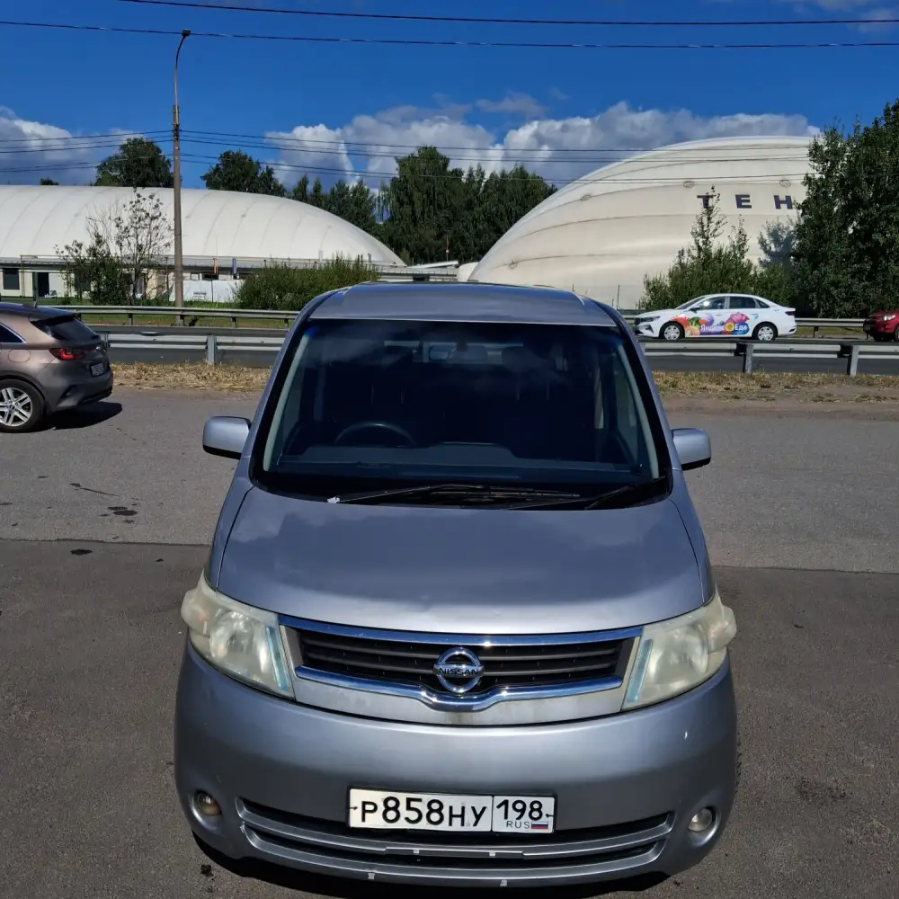 Nissan Serena — фото 1 из 6
