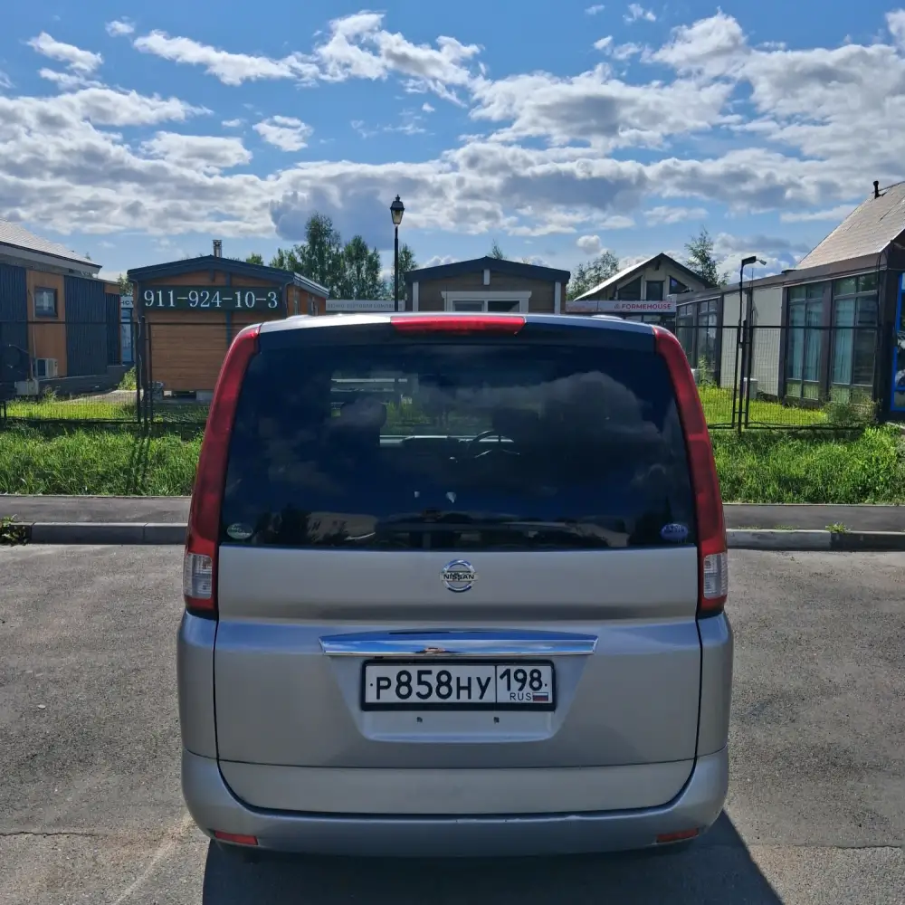 Nissan Serena — фото 3 из 6