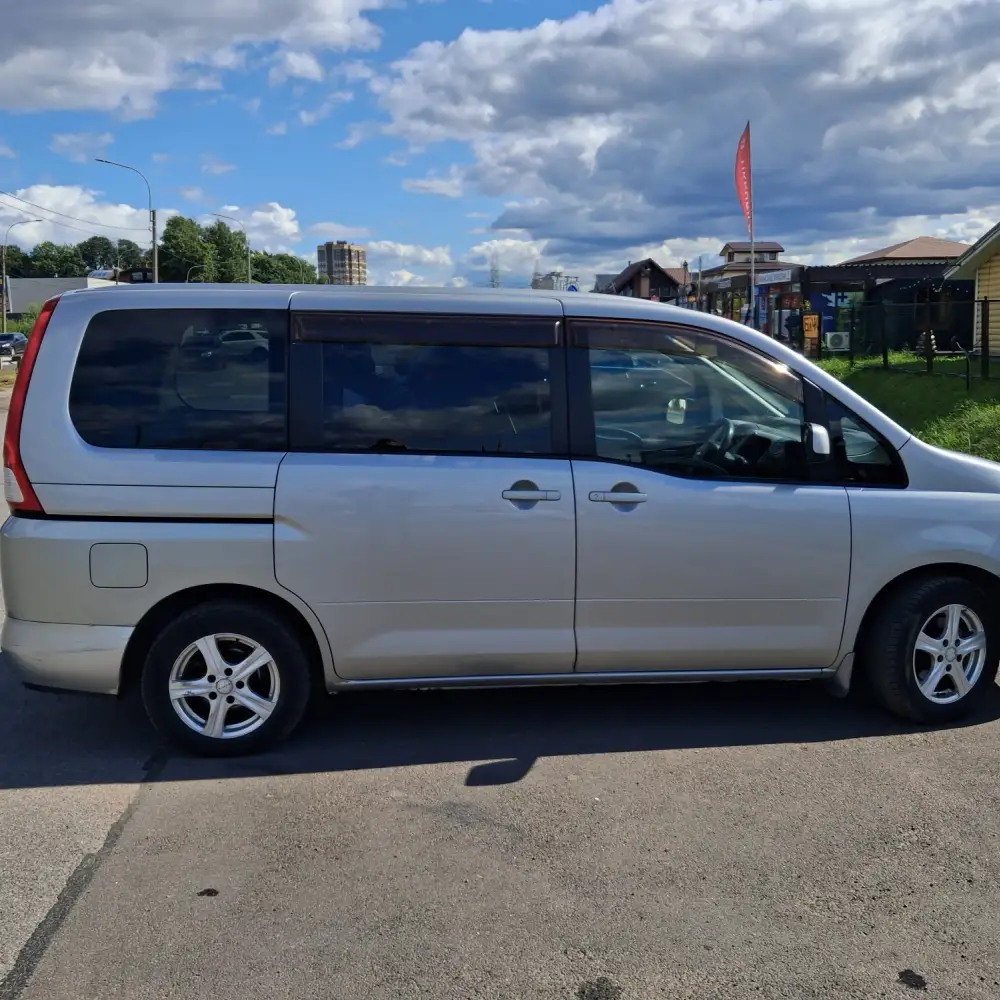 Nissan Serena — фото 4 из 6