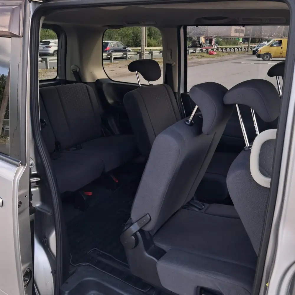 Nissan Serena — фото 6 из 6