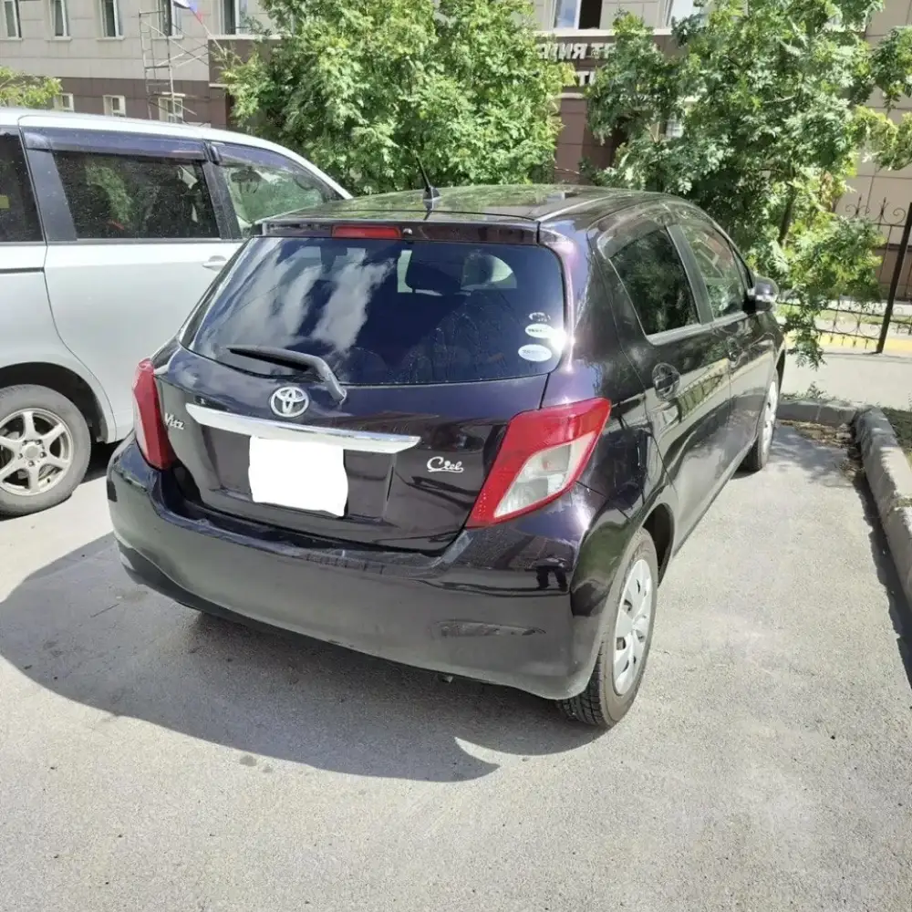 Toyota Vitz — фото 5 из 6