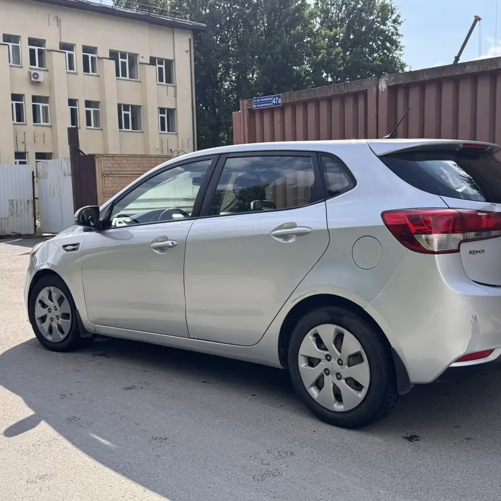 Kia Rio — фото 4 из 6