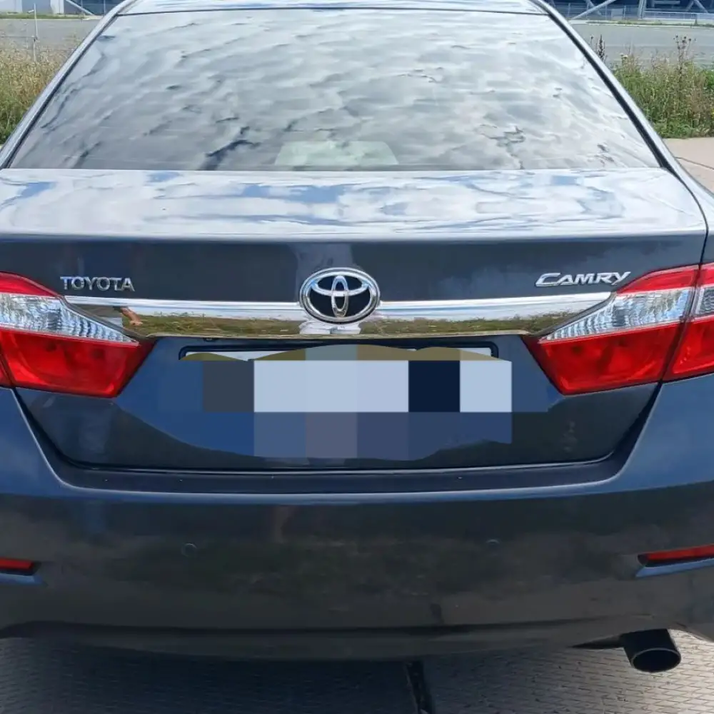 Toyota Camry — фото 2 из 6