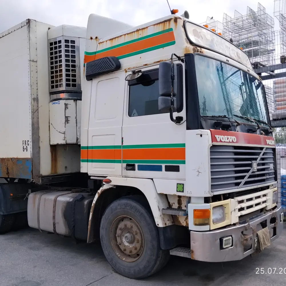 Volvo F12 — фото 6 из 6