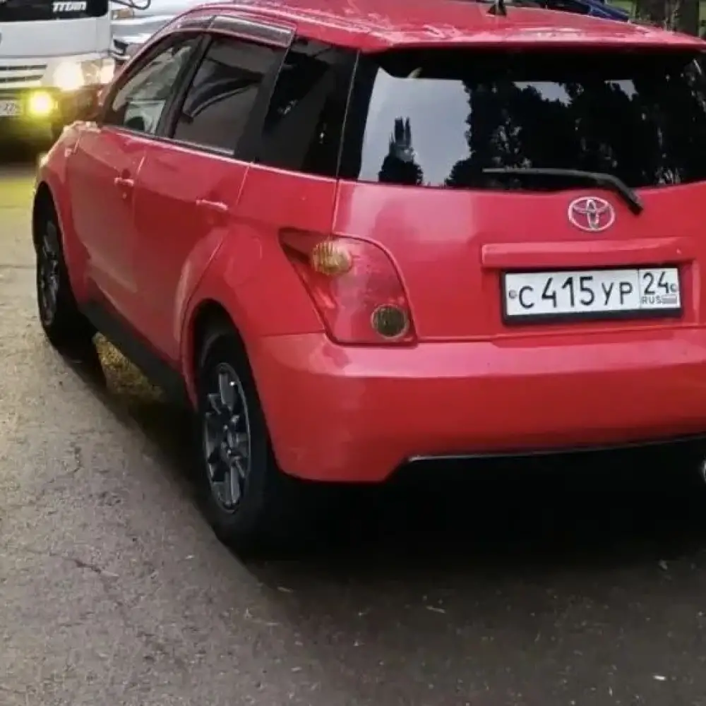 Toyota Ist — фото 1 из 6