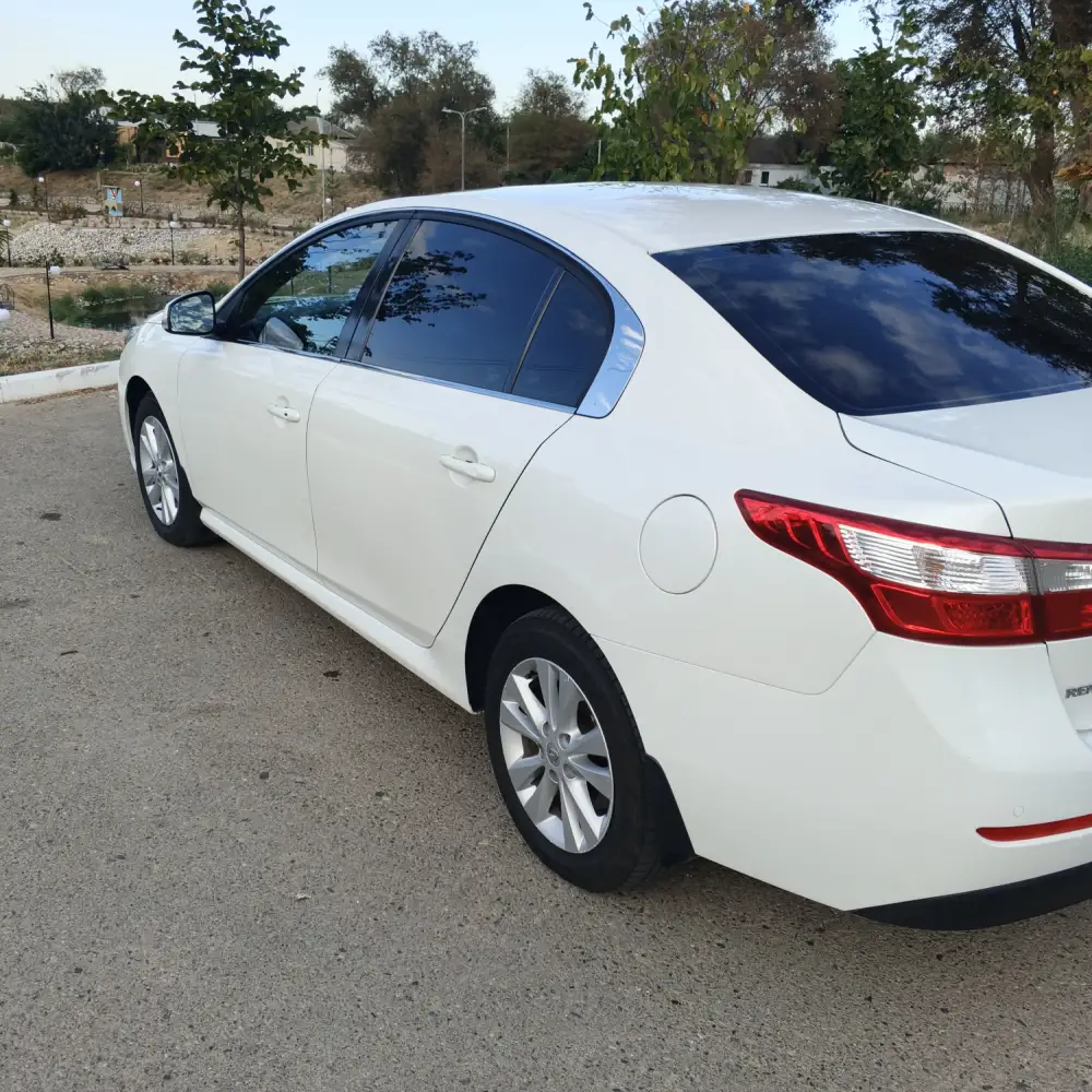 Renault Latitude — фото 3 из 6