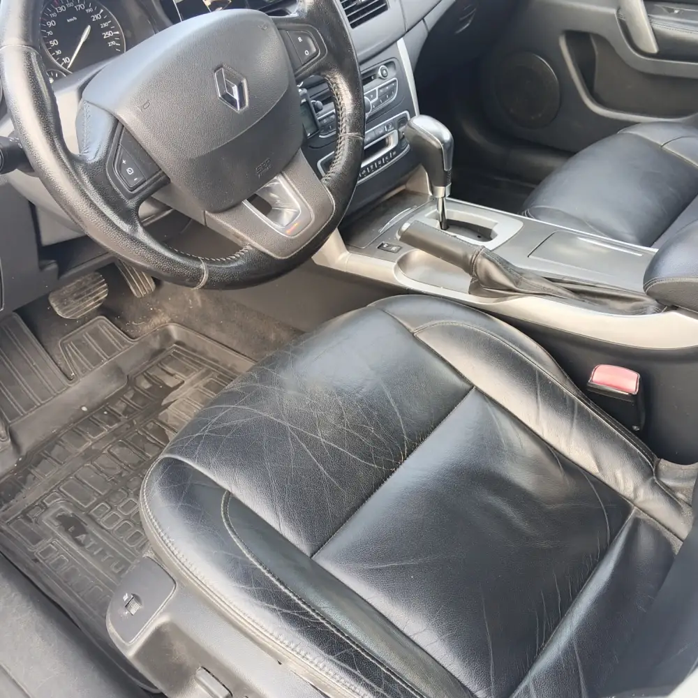 Renault Latitude — фото 6 из 6