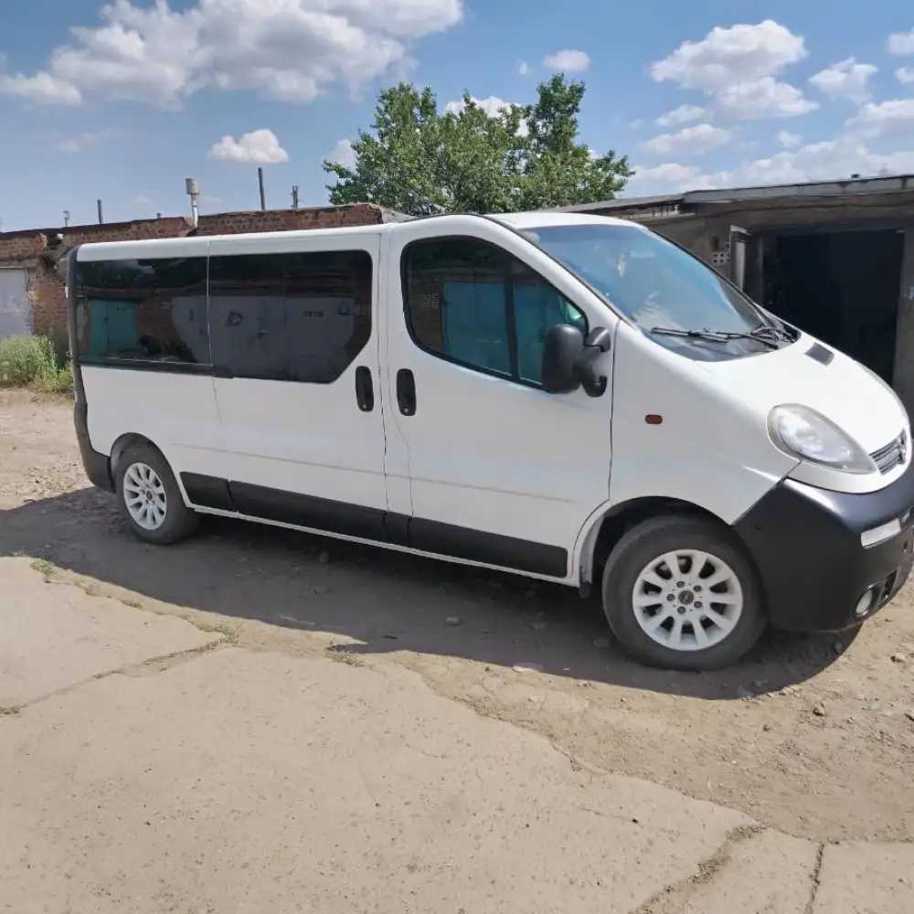 Opel Vivaro — фото 3 из 6
