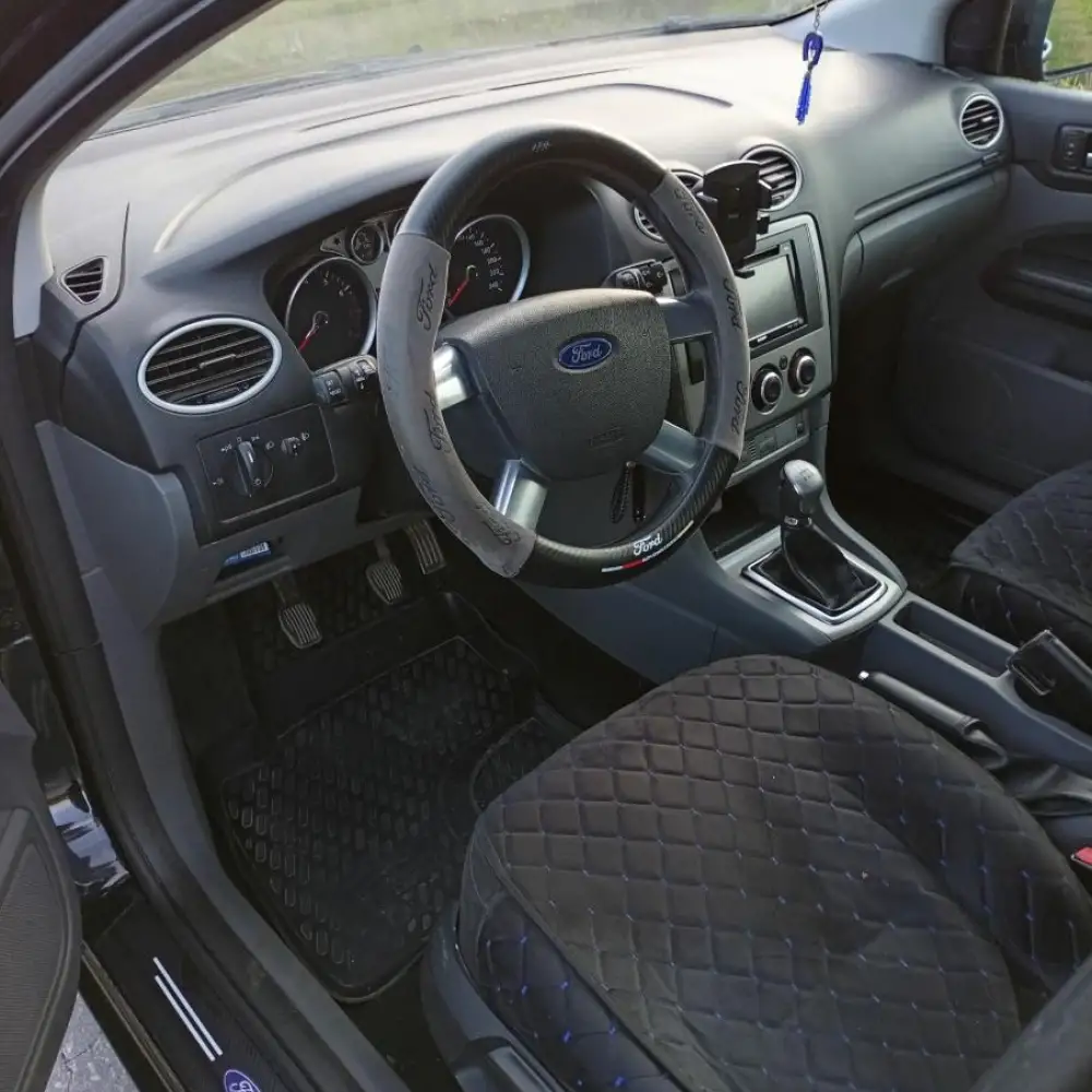 Ford Focus RS — фото 4 из 6