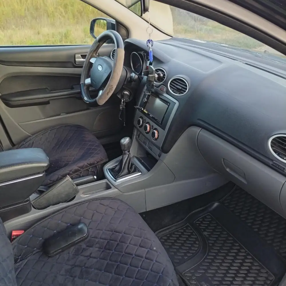 Ford Focus RS — фото 5 из 6