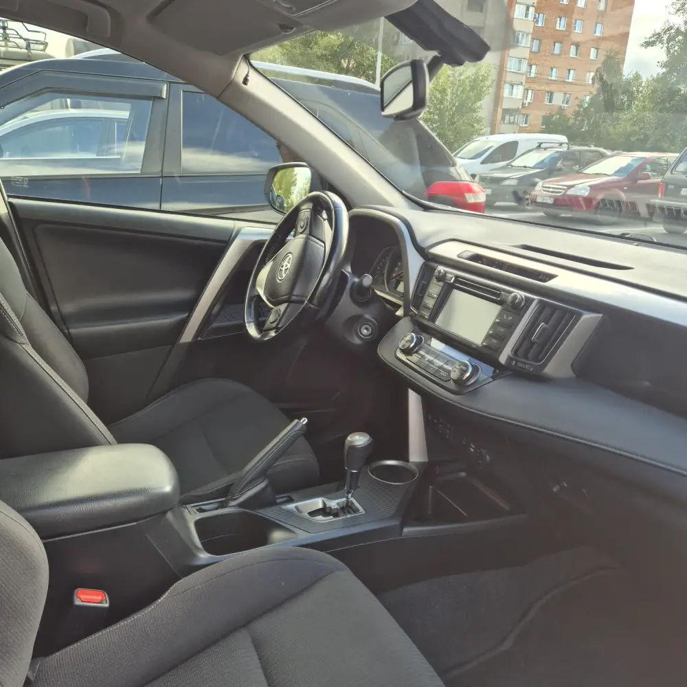 Toyota RAV4 — фото 3 из 6